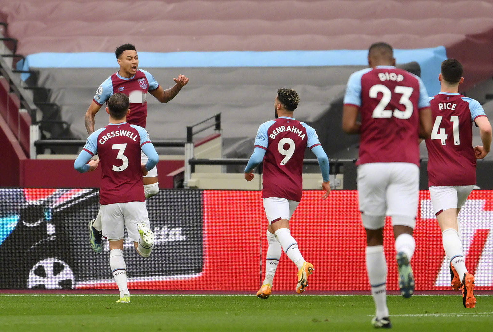 背后却有更 背后却有更